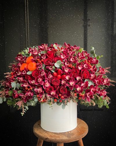 هدیه به همراه گل و میوه ی شب یلدا برای عروس