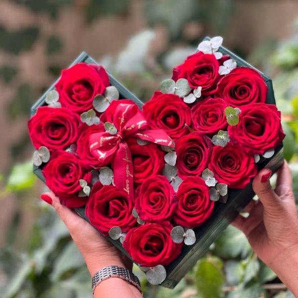یک گل و هدیه جالب برای روز مادر