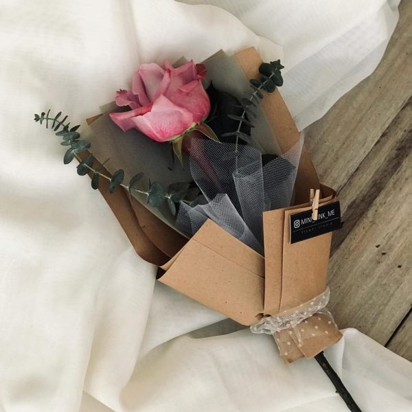 گل و هدیه روز مادر برای همسر