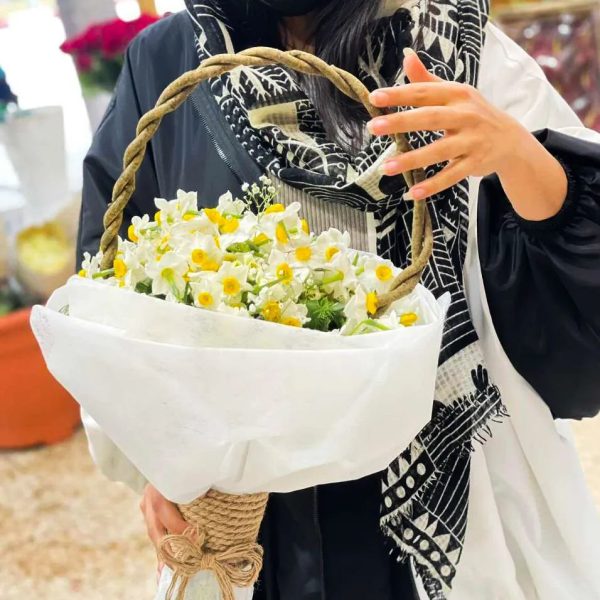 گل برای تبریک روز زن به یک خانم