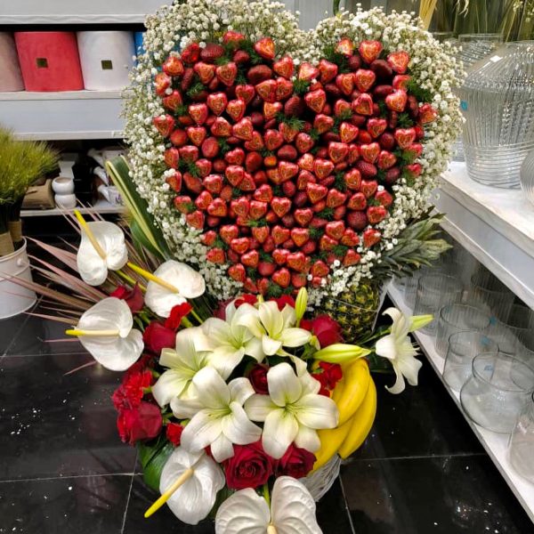 گل برای تبریک روز زن از طرف برادر به خواهر