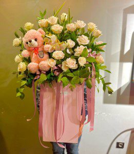 گل و عروسک